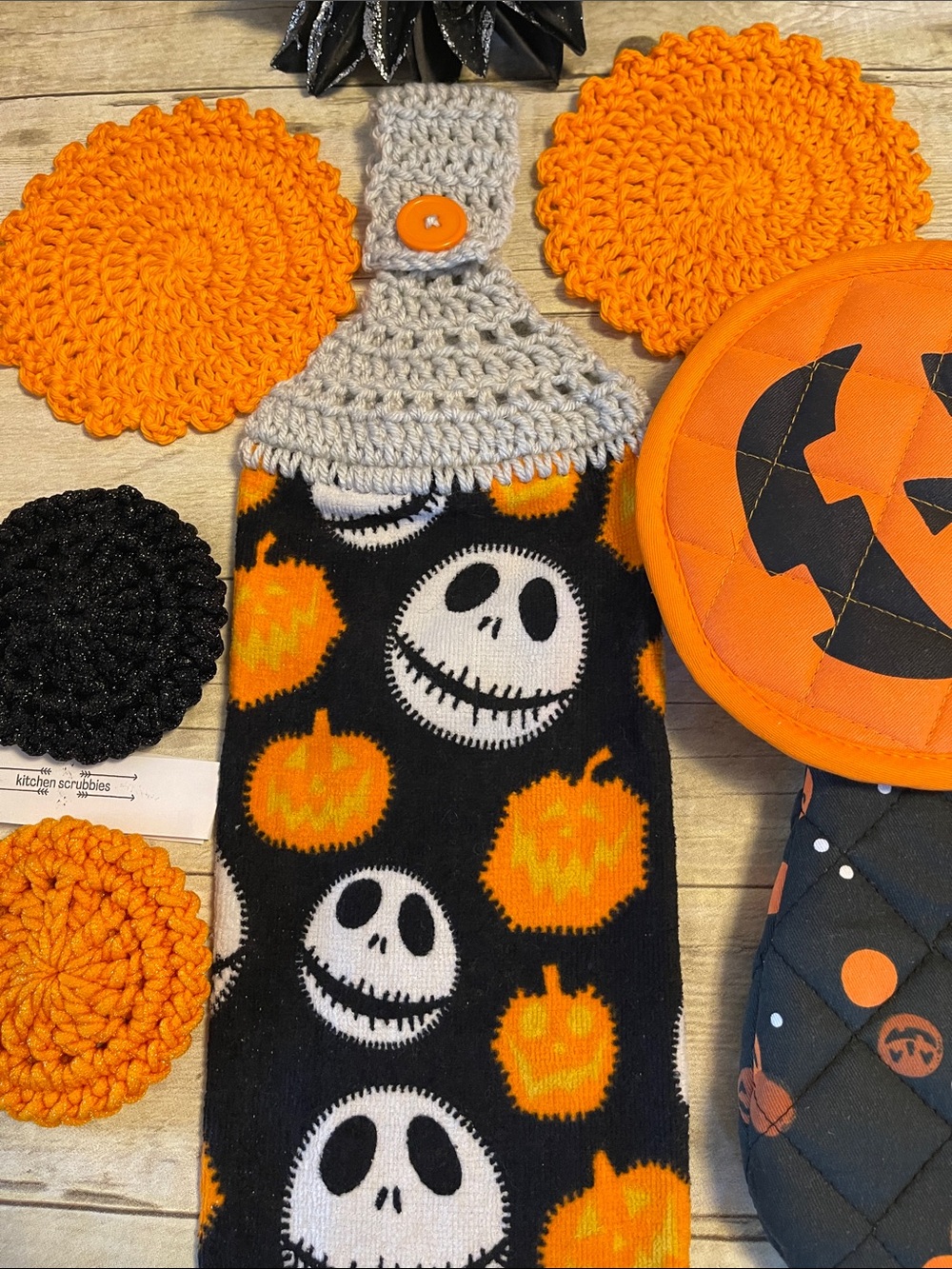 7 Piece Bundle Halloween Kitchen & More Black & Orange - Picture 4 of 15